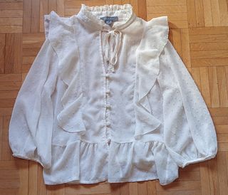 Blusa blanca Primark manga larga volantes