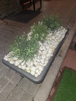MACETAS PIEDRA Y PLANTA ARTIFICIAL TERRAZA JARDiN