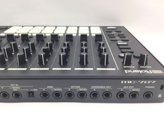 caja de ritmos roland mc-707