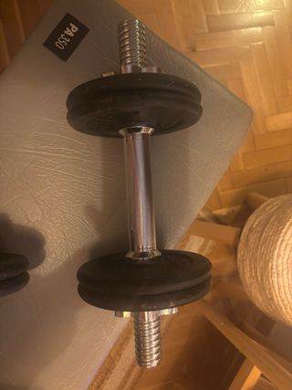 Banco de abdominales DOMYOS con mancuernas