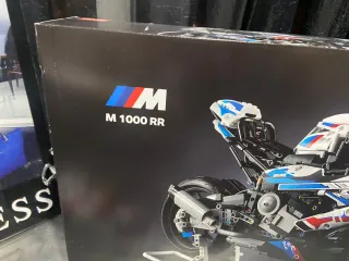LEGO Technic BMW M 1000 RR 42130