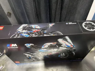 LEGO Technic BMW M 1000 RR 42130