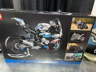 LEGO Technic BMW M 1000 RR 42130
