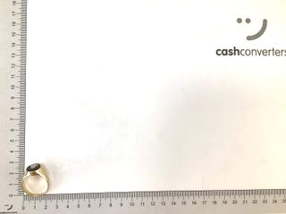 sello oro 18k con piedra con onix