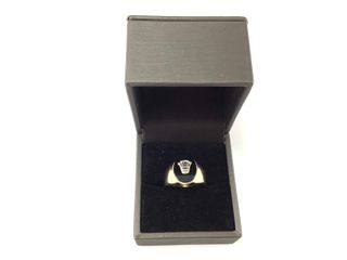 sello oro 18k con piedra con onix