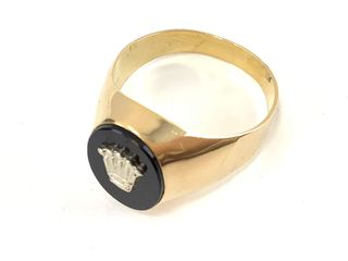 sello oro 18k con piedra con onix