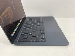 portatil apple apple macbook air m3 8-core 4.0 13 (8gpu) (2024) (a3113)