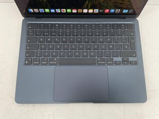 portatil apple apple macbook air m3 8-core 4.0 13 (8gpu) (2024) (a3113)