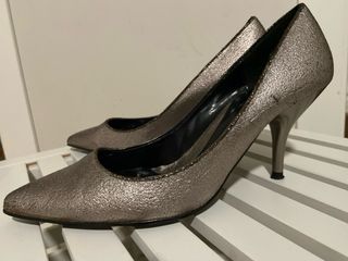 Zapatos de tacón fino plateados