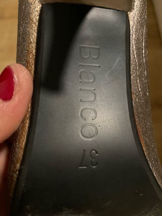 Zapatos de tacón fino plateados