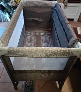 Cama portátil Jané con ruedas, colchón, bolsa.