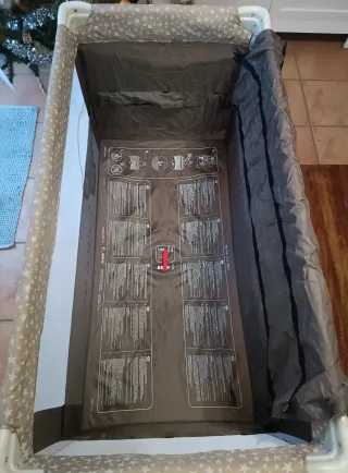 Cama portátil Jané con ruedas, colchón, bolsa.