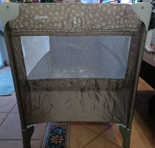 Cama portátil Jané con ruedas, colchón, bolsa.