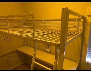 Litera con escritorio metálico blanco