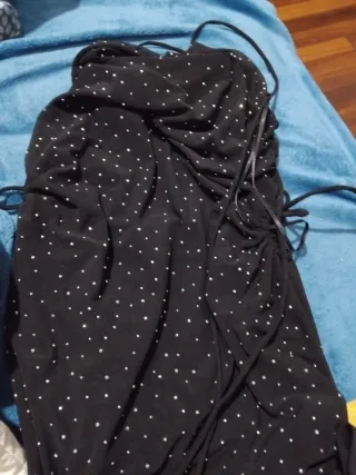 Vestido negro Bershka con pedrería