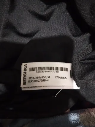 Vestido negro Bershka con pedrería