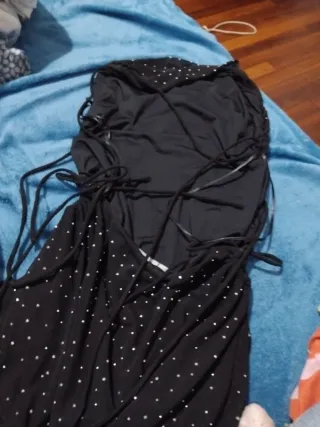 Vestido negro Bershka con pedrería