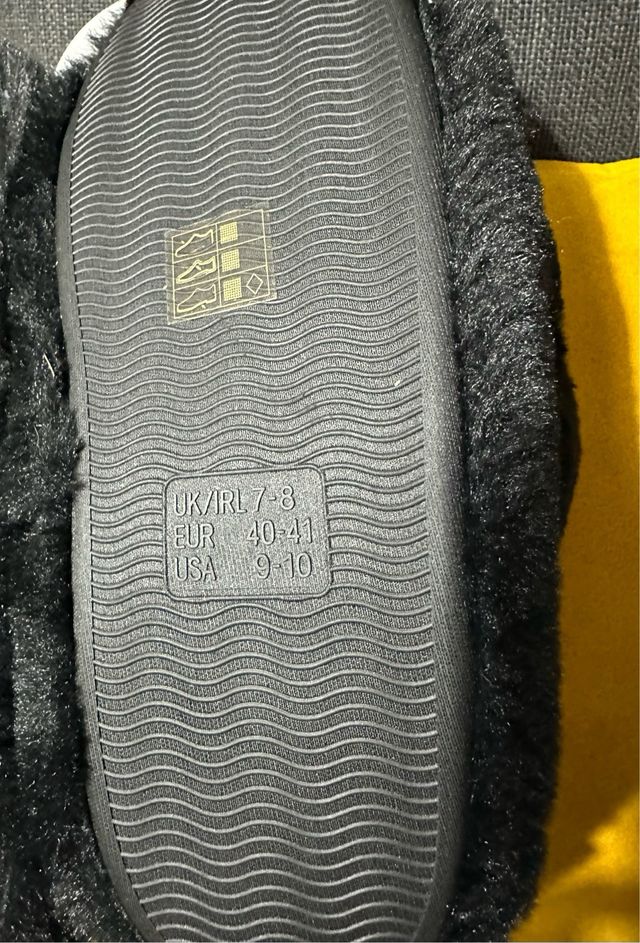 Pantuflas negras Primark talla 40
