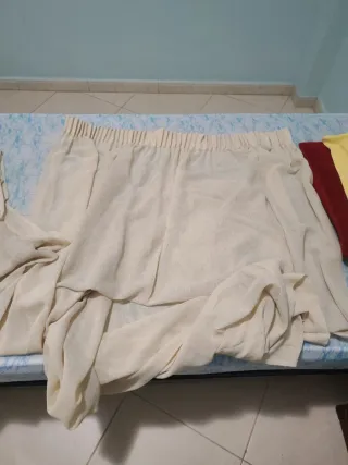 Juego de cortinas y cortinones beige