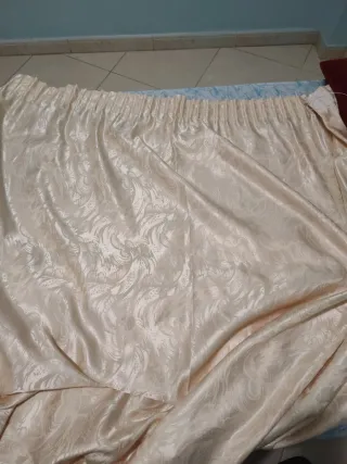 Juego de cortinas y cortinones beige