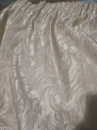 Juego de cortinas y cortinones beige