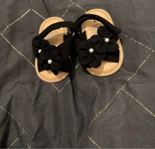 Sandali bimba neri con fiori taglia 16