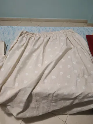 Dos Juegos de Cortinas Beige