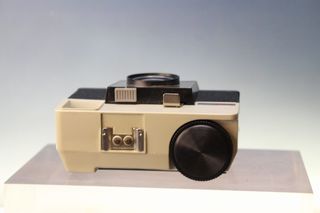 Cámara fotográfica analógica Kodak Instamatic 25.