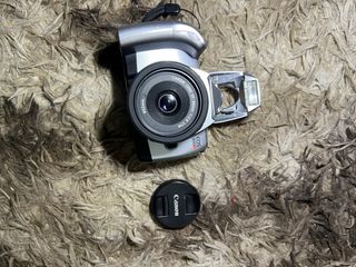 Cámara analógica Canon EOS 300V + objetivo Canon