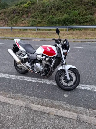 Honda CB 1300 - 26.000 km, ruedas nuevas