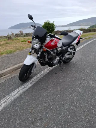 Honda CB 1300 - 26.000 km, ruedas nuevas