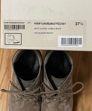 Hogan ankle boots.  Stivaletti camoscio con tacco