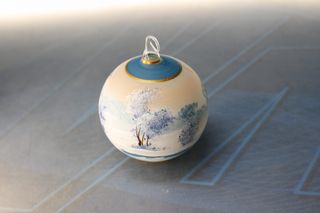 Bola vidrio soplado pintada a mano. Árbol de Navidad.