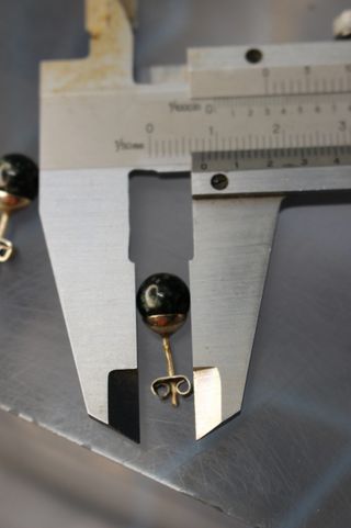 Pendientes de botón plata y jade verde, Colombia.