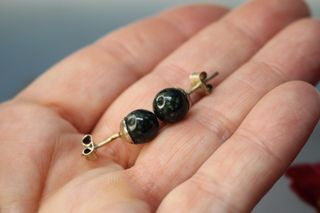 Pendientes de botón plata y jade verde, Colombia.