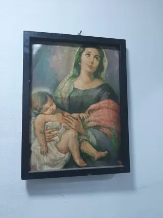 Son 8 cuadros Cuadro Virgen María y varios cuadros