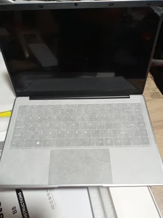 Portátil B8 blanco nuevo a estrenar