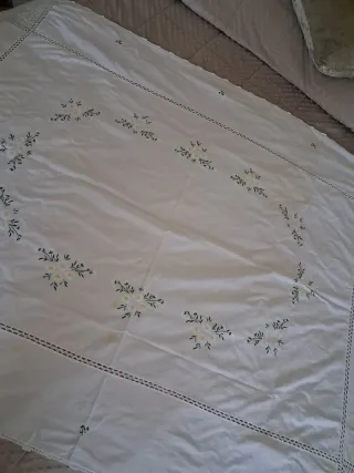 Antica tovaglia ricamata a mano con pizzo a uncine