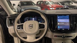 VOLVO XC60 2.0 B5 P PLUS DARK AUTO 4WD 250 5P