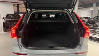 VOLVO XC60 2.0 B5 P PLUS DARK AUTO 4WD 250 5P