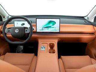 LEAPMOTOR C10 HYBRID ENCHUFABLE AUTORECARGABLE AUTOMATICO DESIGN REEV