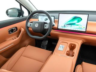 LEAPMOTOR C10 HYBRID ENCHUFABLE AUTORECARGABLE AUTOMATICO DESIGN REEV