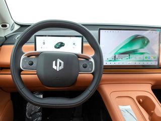 LEAPMOTOR C10 HYBRID ENCHUFABLE AUTORECARGABLE AUTOMATICO DESIGN REEV