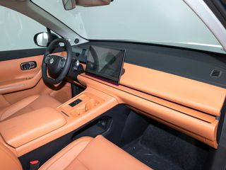 LEAPMOTOR C10 HYBRID ENCHUFABLE AUTORECARGABLE AUTOMATICO DESIGN REEV