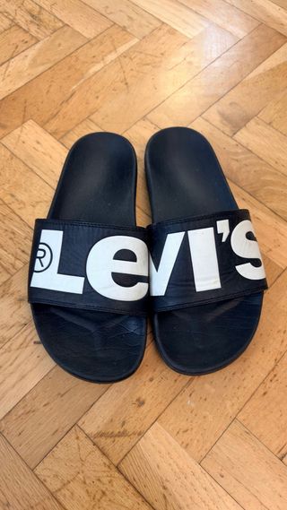 Chanclas Levi's Negras Talla 42