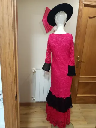 Vestido Flamenca Encaje Fucsia y Negro