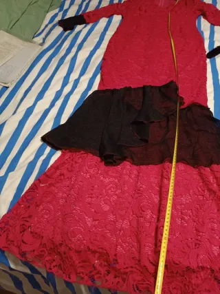 Vestido Flamenca Encaje Fucsia y Negro