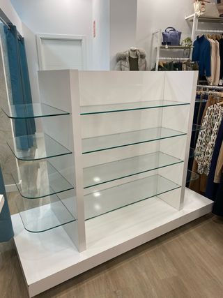 Isla expositora perfumería/accesorios