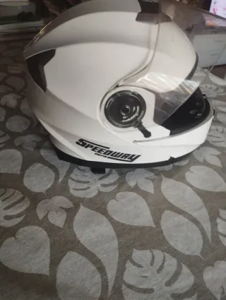 Casco de moto blanco integral