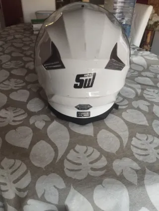 Casco de moto blanco integral